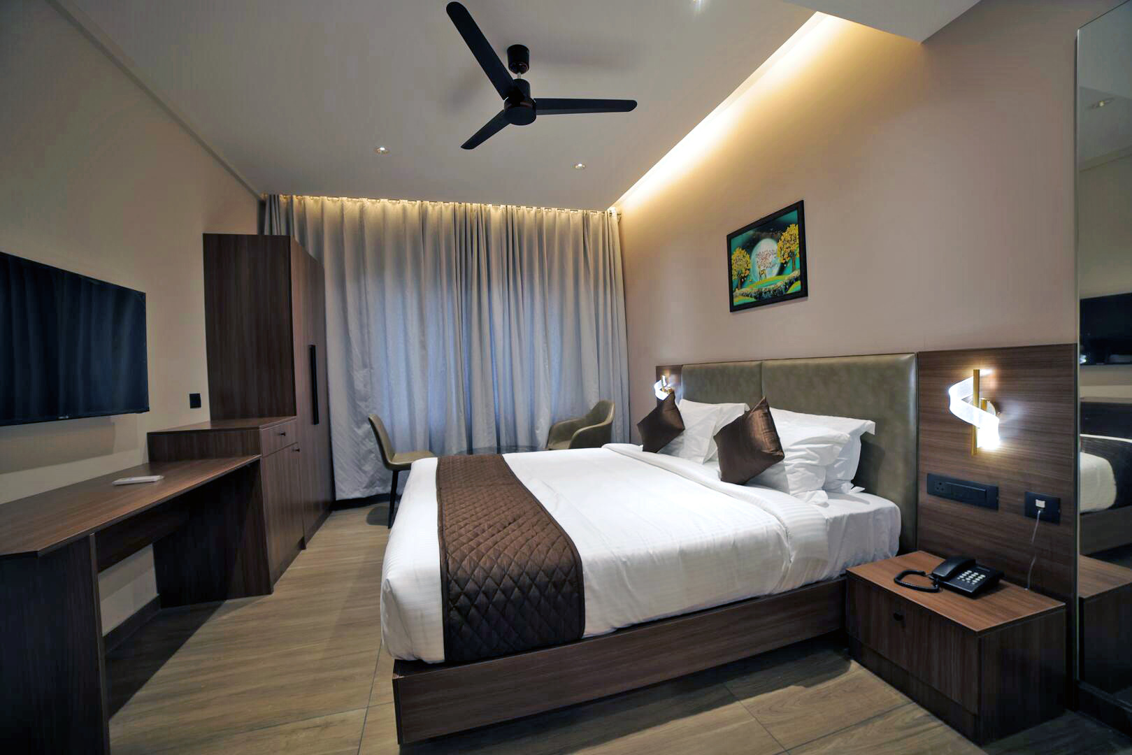 Deluxe Room – Dona Retrteat