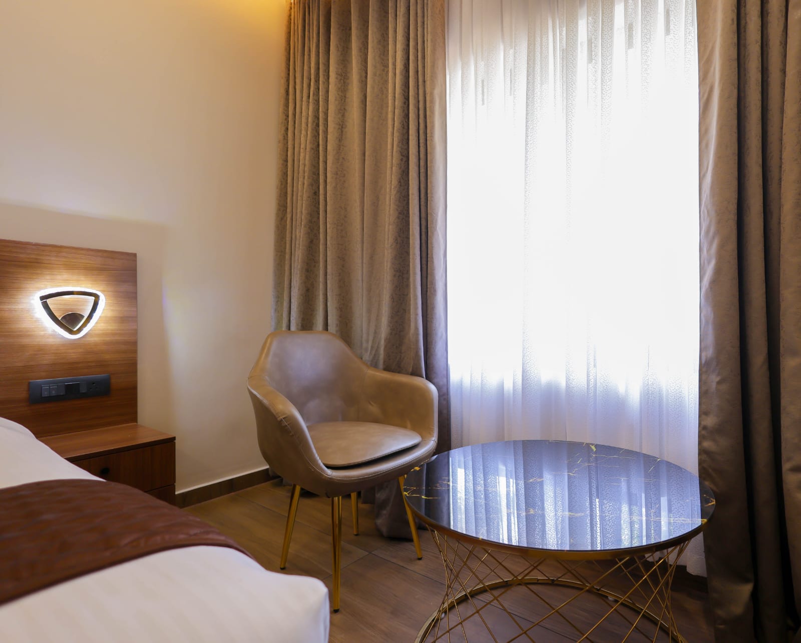 Deluxe Room – Dona Retrteat